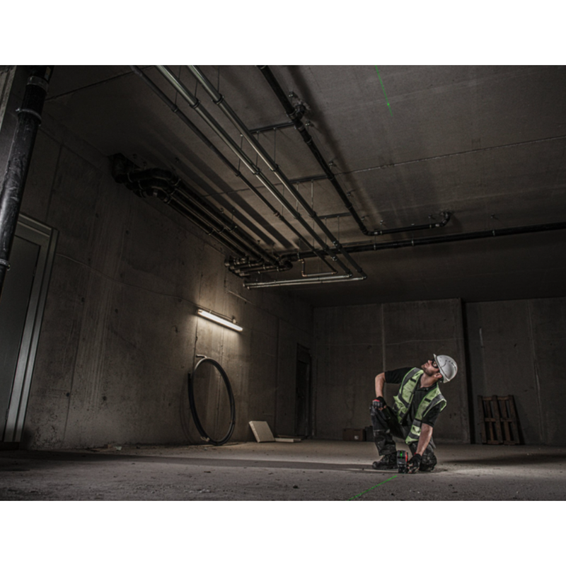 livella-laser-a-2-laser-verde-con-piombo-possibilità-di-posizionamento-su-staffa-su-trepiede-su-base-magnetica-portata-30metri-milwaukee-CLLP-301C