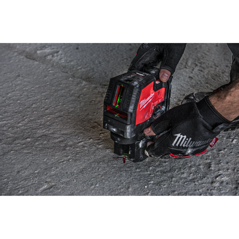 livella-laser-a-2-laser-verde-con-piombo-possibilità-di-posizionamento-su-staffa-su-trepiede-su-base-magnetica-portata-30metri-milwaukee-CLLP-301C